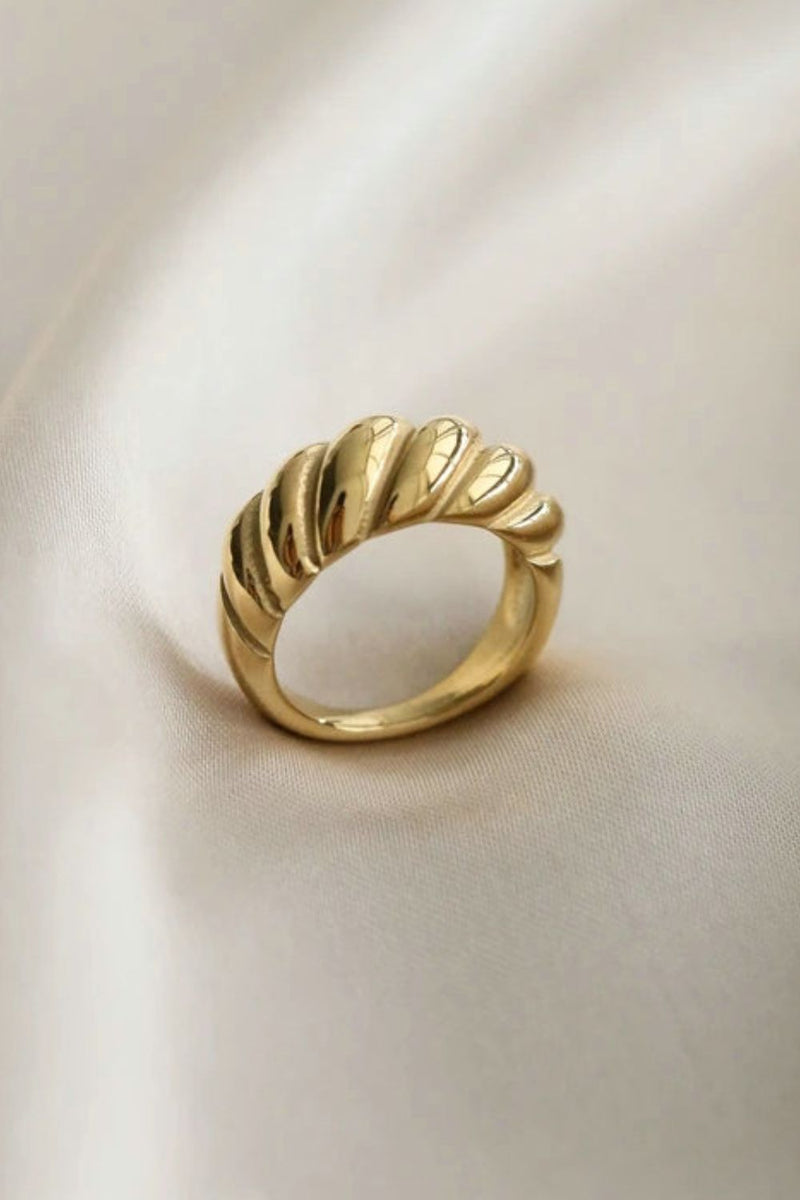 Elegant Sophistication: Gold Twisted Ring at Burkesgarb