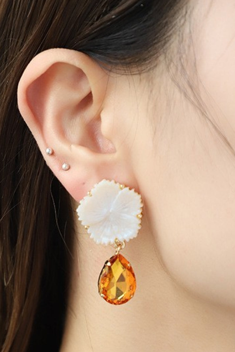 "Timeless Beauty: Teardrop Earrings by Burkesgarb | Elegant and Versatile Accessories"
