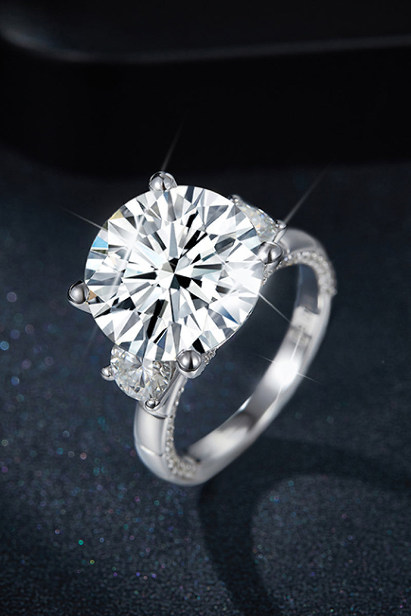 "Luxurious Elegance: 8.6 Carat Moissanite Platinum-Plated Ring by Burkesgarb"