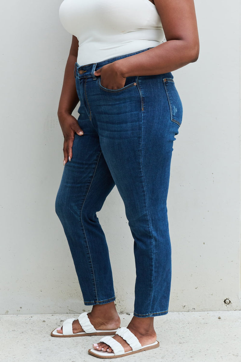 "Effortlessly Stylish: Mid Rise Cropped Relax Fit Jeans by Burkesgarb | Comfortable and Trendy Denim"