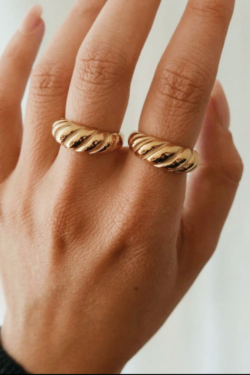 Elegant Sophistication: Gold Twisted Ring at Burkesgarb