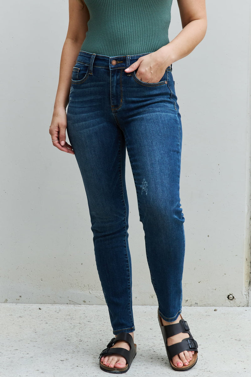 "Effortlessly Stylish: Mid Rise Cropped Relax Fit Jeans by Burkesgarb | Comfortable and Trendy Denim"