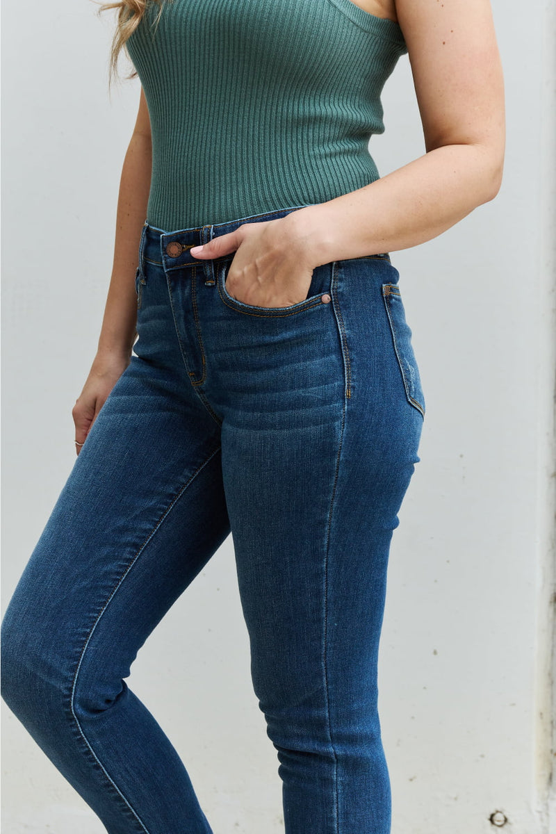 "Effortlessly Stylish: Mid Rise Cropped Relax Fit Jeans by Burkesgarb | Comfortable and Trendy Denim"