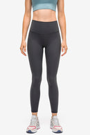 Sleek and Functional: Invisible Pocket Sports Leggings | Burkesgarb