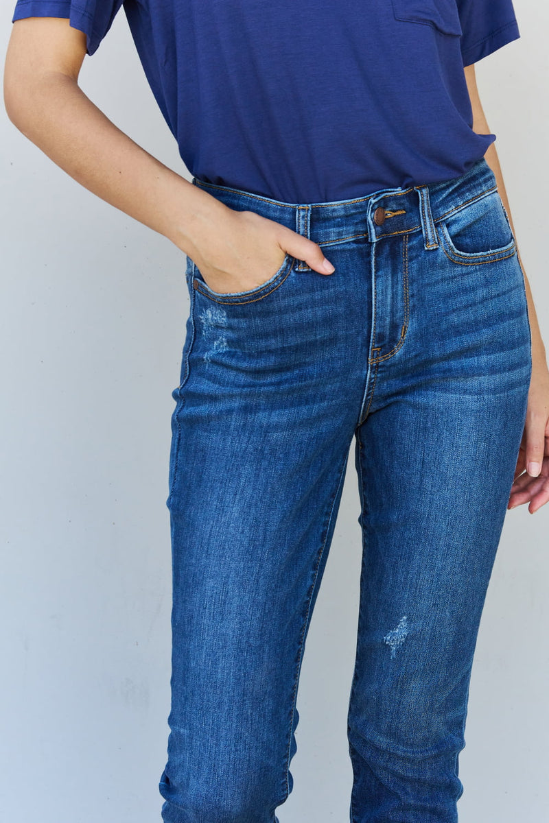 "Casual and Stylish: Mid Rise Cropped Relax Fit Jeans by Burkesgarb | Trendy and Comfortable Women's Denim"