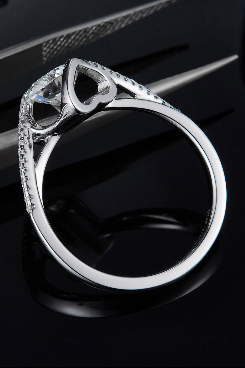 "Burkesgarb Twisted Ring: 1 Carat Moissanite in 925 Sterling Silver"