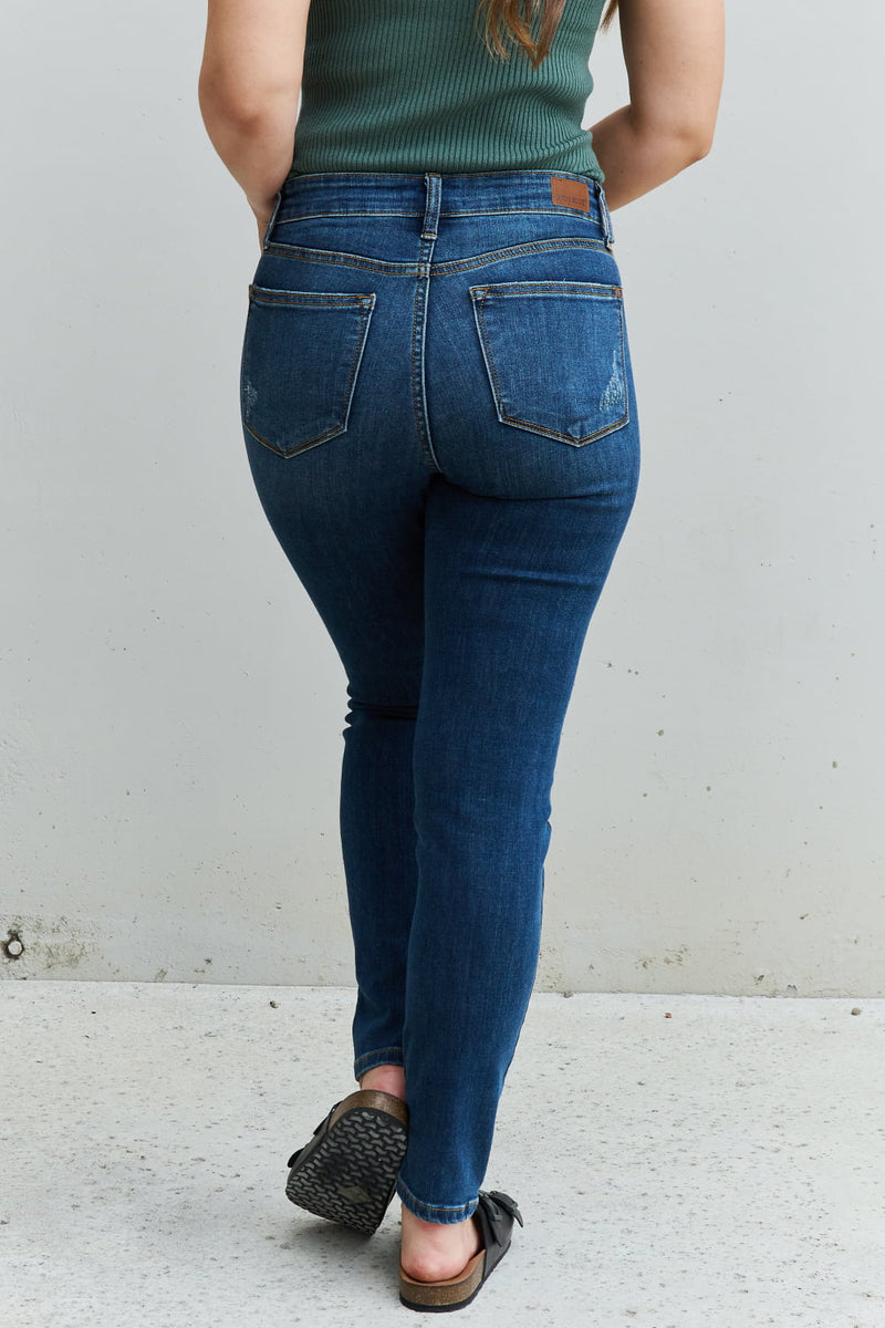 "Effortlessly Stylish: Mid Rise Cropped Relax Fit Jeans by Burkesgarb | Comfortable and Trendy Denim"