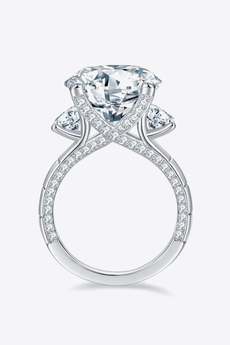 "Luxurious Elegance: 8.6 Carat Moissanite Platinum-Plated Ring by Burkesgarb"