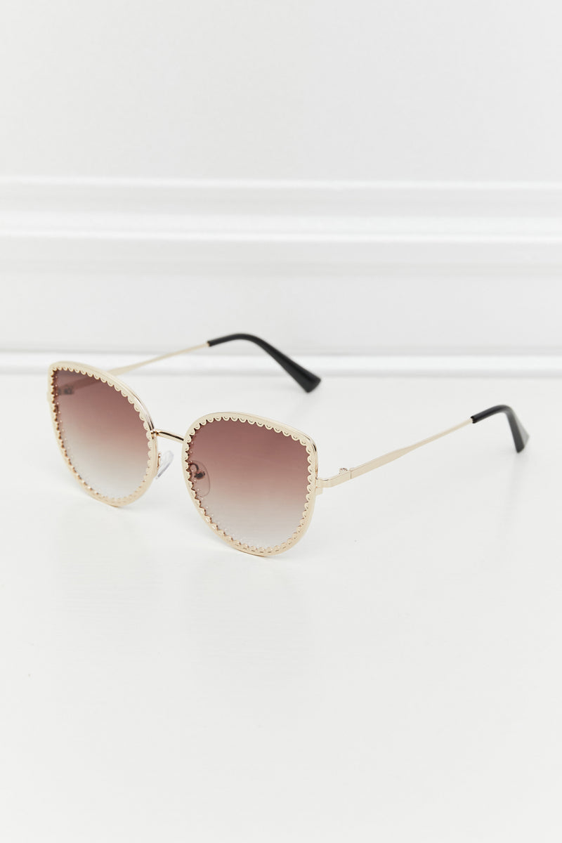 "Classic and Stylish: Metal Frame Sunglasses by Burkesgarb | Fashionable Eyewear for a Trendy Look"