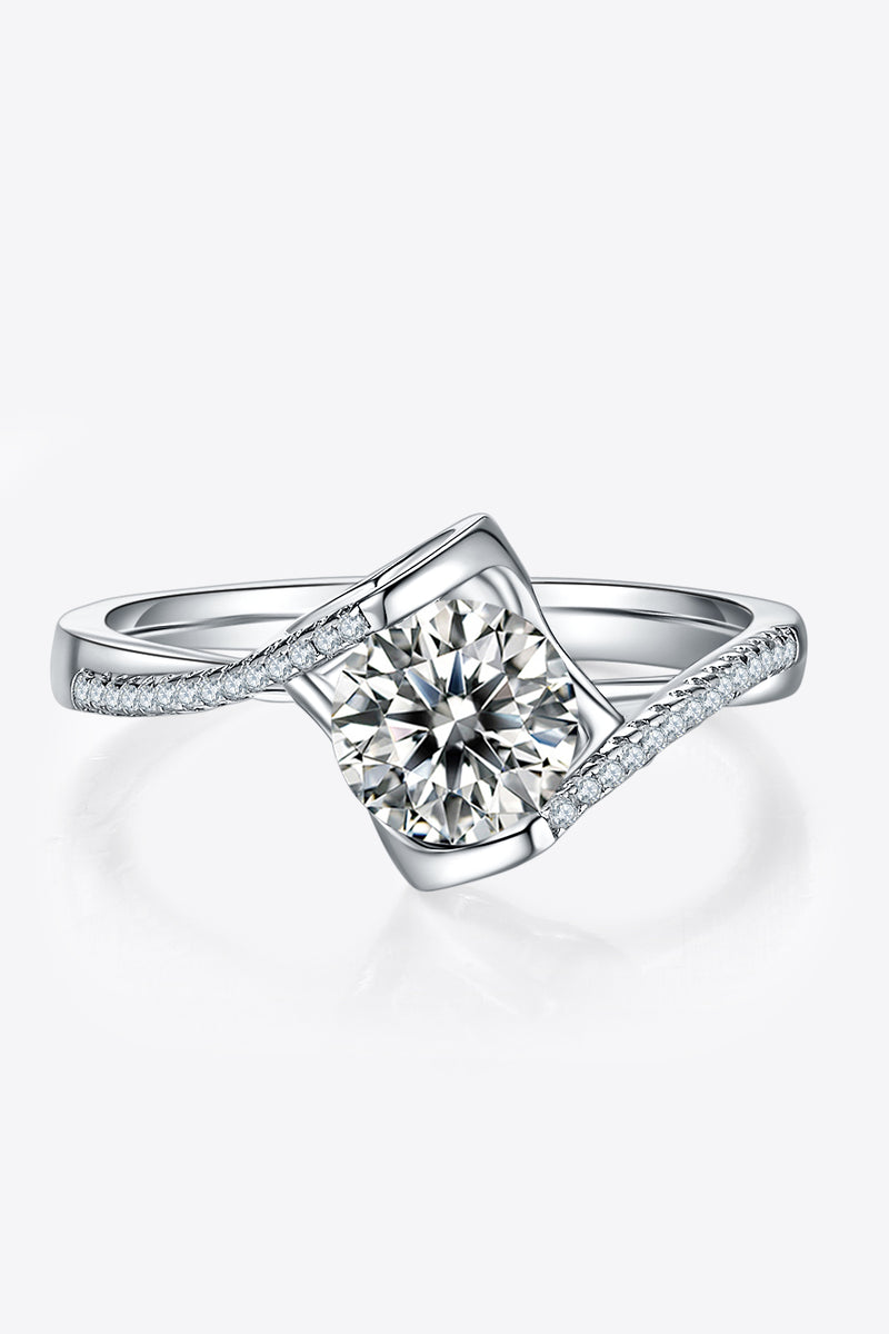 "Burkesgarb Twisted Ring: 1 Carat Moissanite in 925 Sterling Silver"